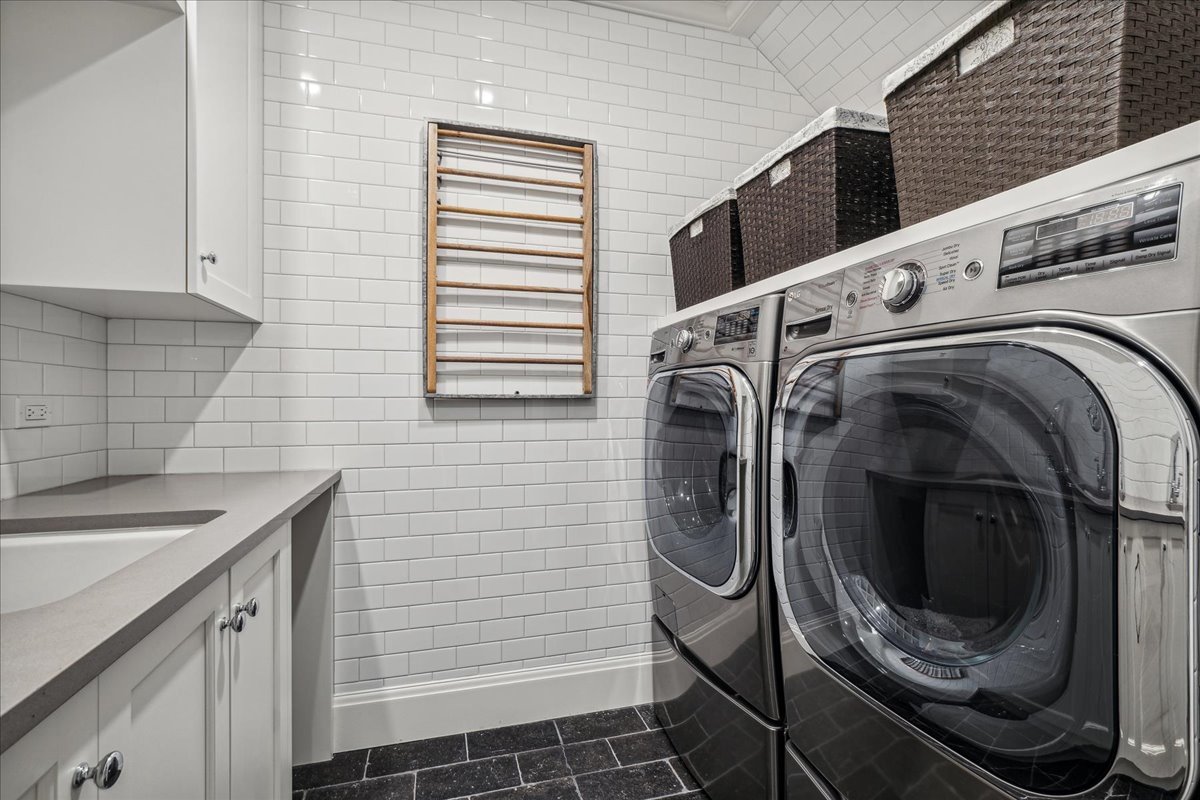 973 Sheridan Road Winnetka, IL 60093 - Photo 86 of 92 a utility room with dryer and washer