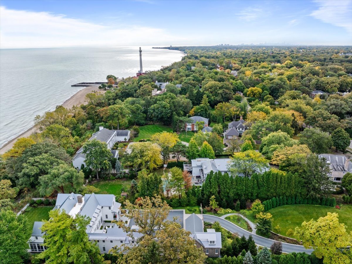 973 Sheridan Road Winnetka, IL 60093 - Photo 92 of 92 an aerial view of multiple house