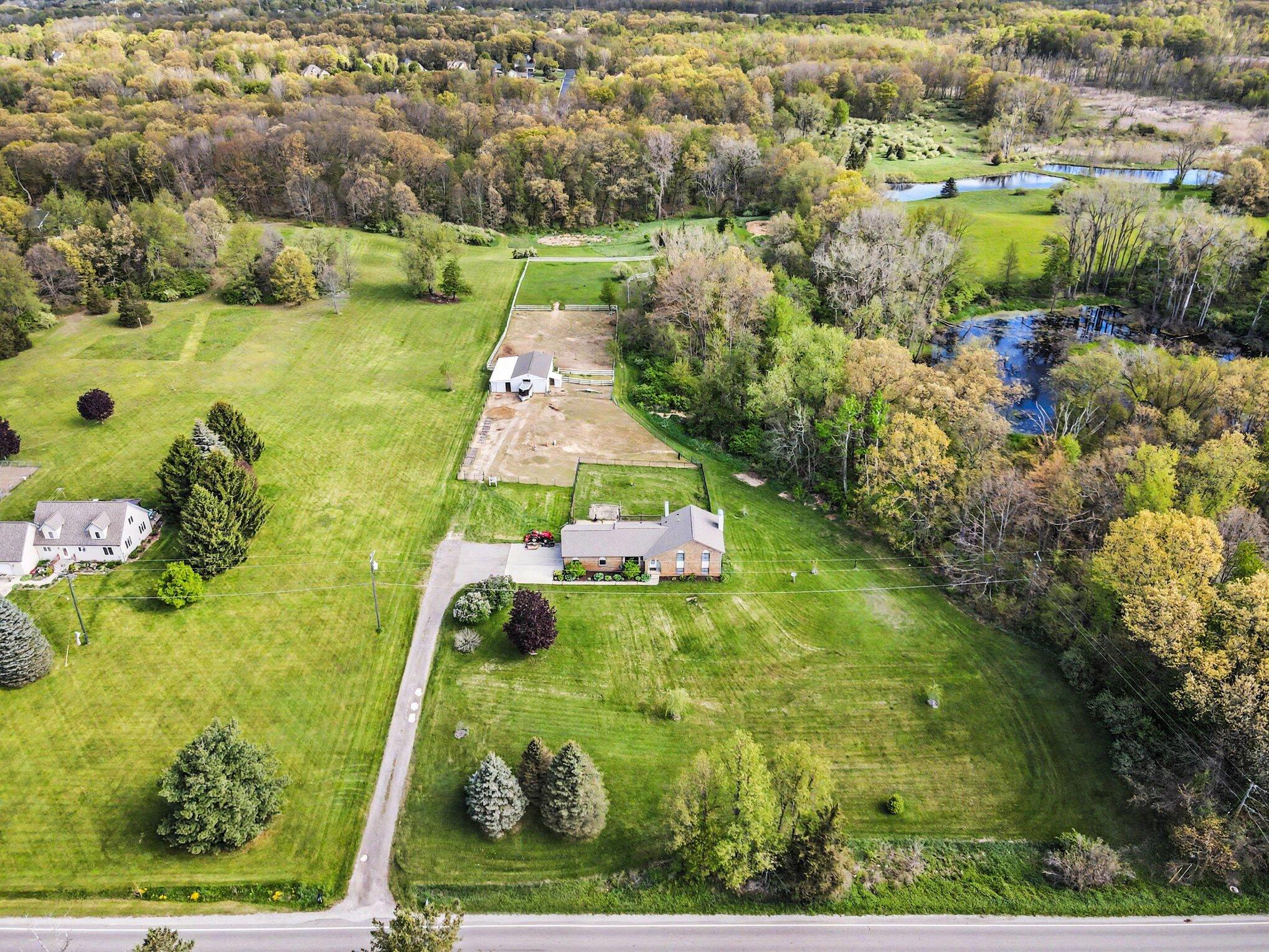 2536 West Coon Lake Road Howell, MI 48843 - Photo 3 of 35 031_file_1771