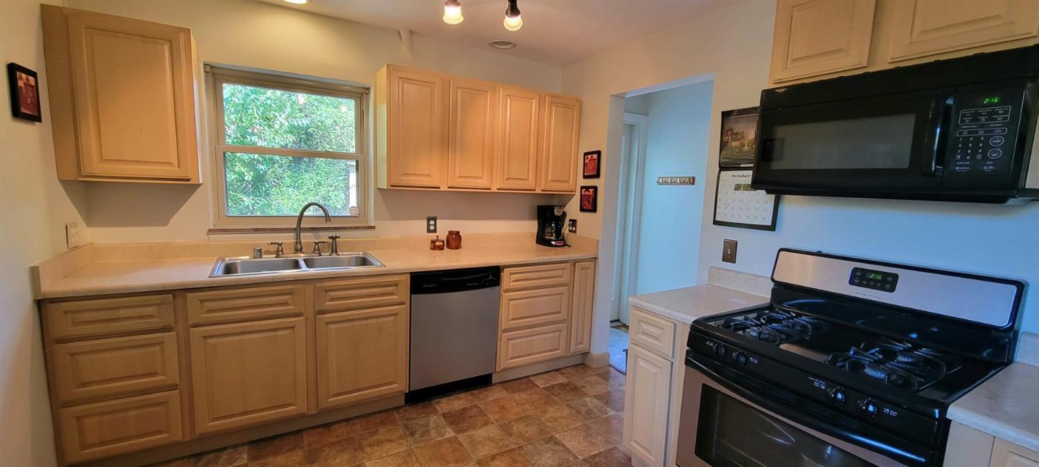 1512 Hunt Road Reading, OH 45215 - Photo 9 of 36