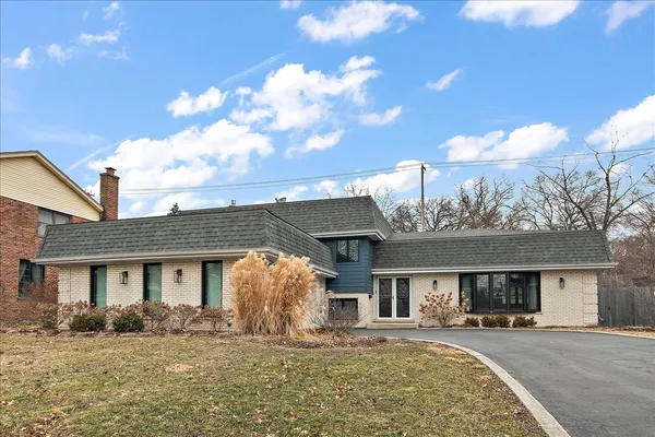 $3,300 | 7440 West Manitoba Drive, Palos Heights, IL 60463