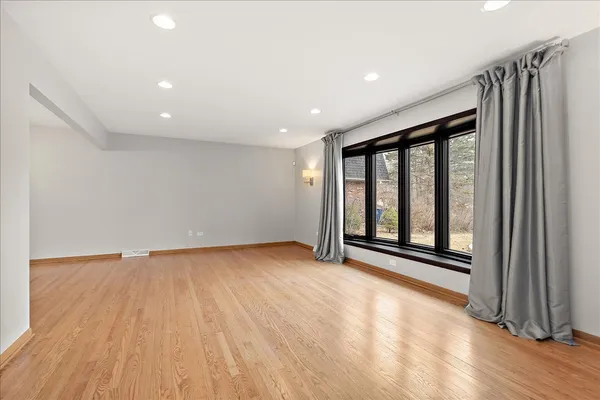 $3,300 | 7440 West Manitoba Drive, Palos Heights, IL 60463