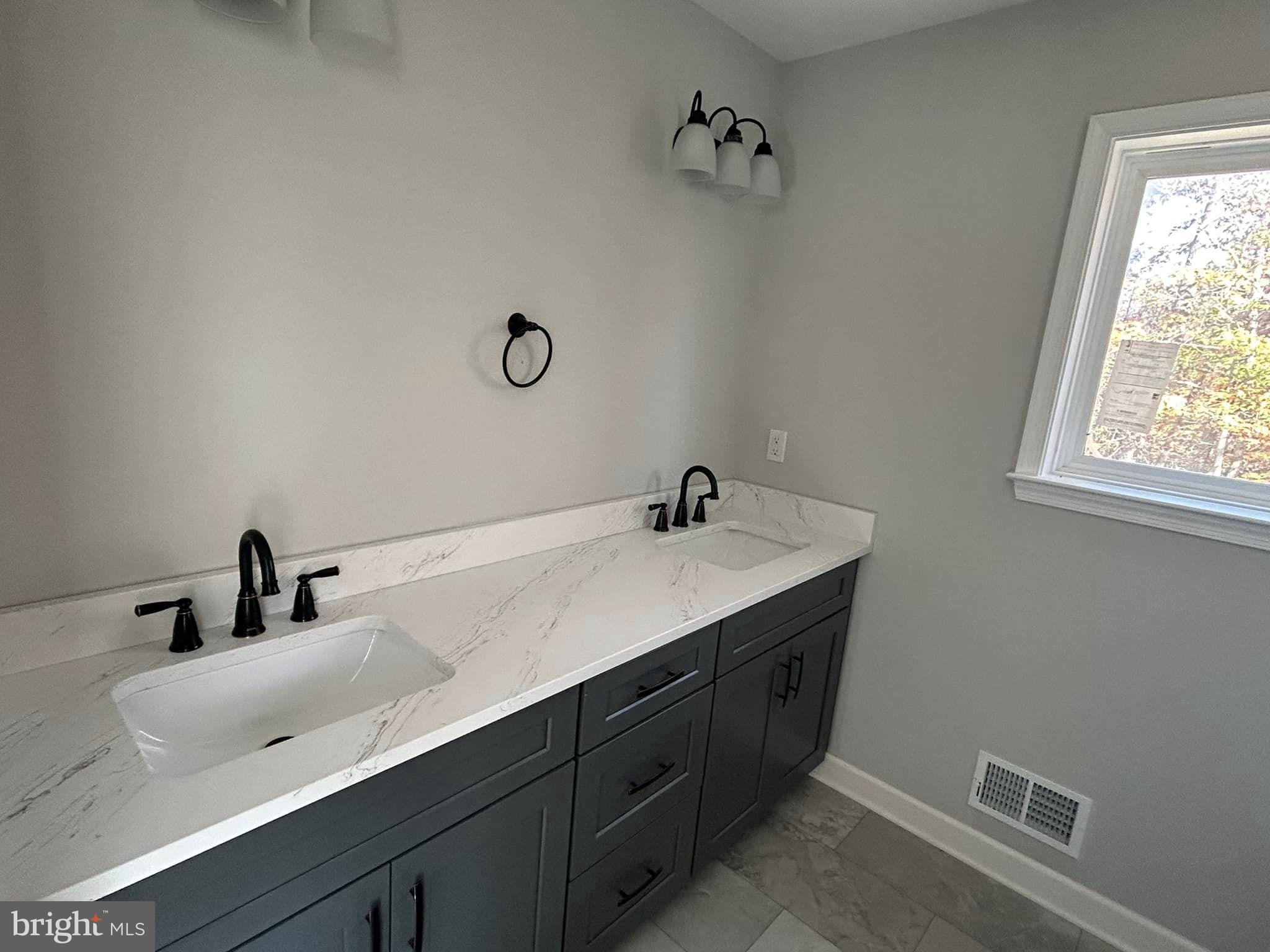 524 Plum Tree Lane Berkeley Springs, WV 25411 - Photo 8 of 38 master bath