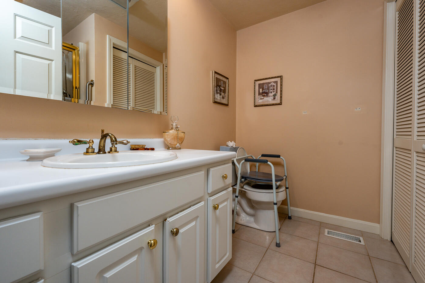 5 Classic Circle Mashpee, MA 02649 - Photo 10 of 18 a bathroom with a sink a toilet and mirror