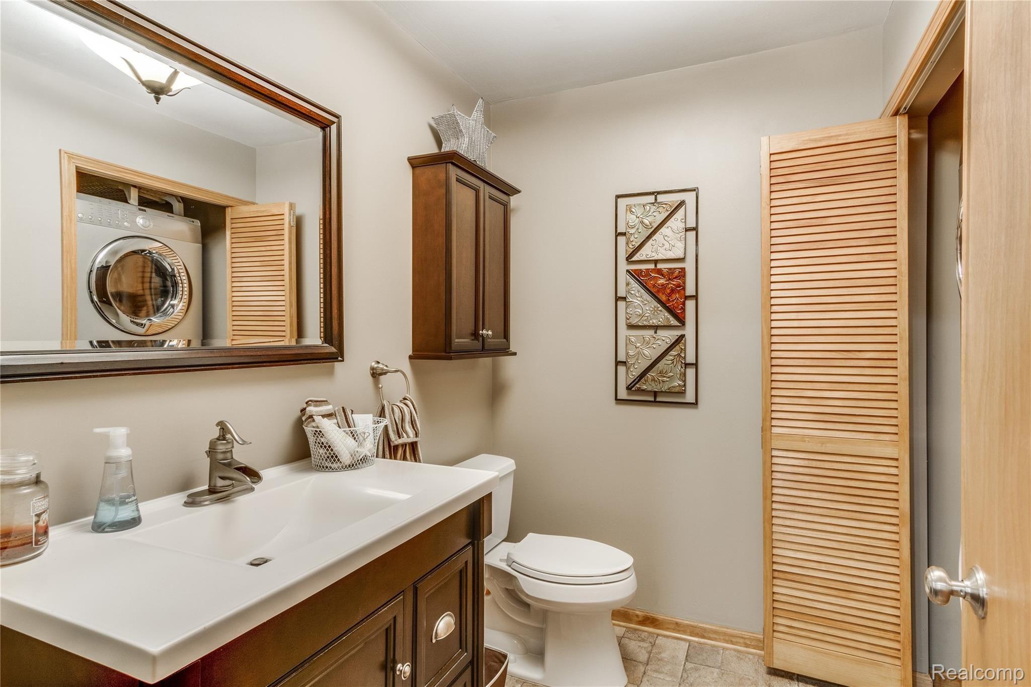 14243 Newburgh Road Livonia, MI 48154 - Photo 12 of 25 Interiors (11 of 37).jpg