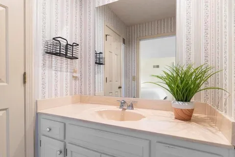 $165,000 | 11300 Oak Street, Unit 3, Kansas City, MO 64114