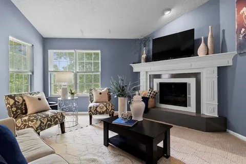 $165,000 | 11300 Oak Street, Unit 3, Kansas City, MO 64114