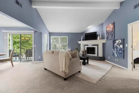 $165,000 | 11300 Oak Street, Unit 3, Kansas City, MO 64114