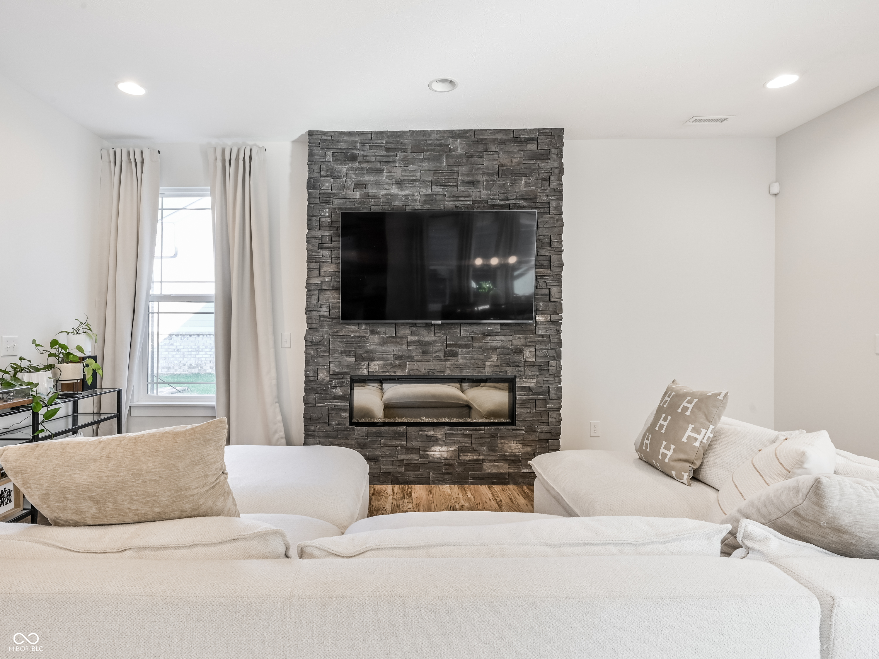105 Thomas Point Drive Fortville, IN 46040 - Photo 13 of 56