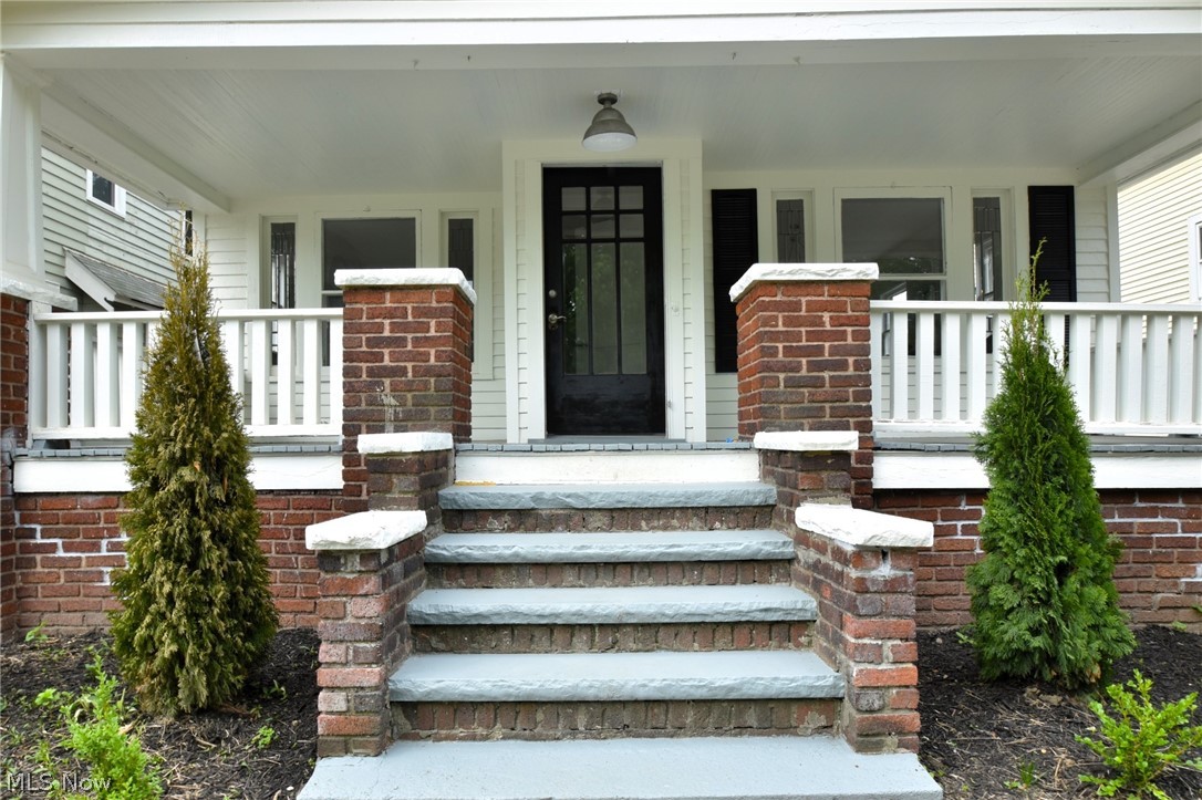 3278 East Overlook Road Cleveland Heights, OH 44118 - Photo 2 of 45