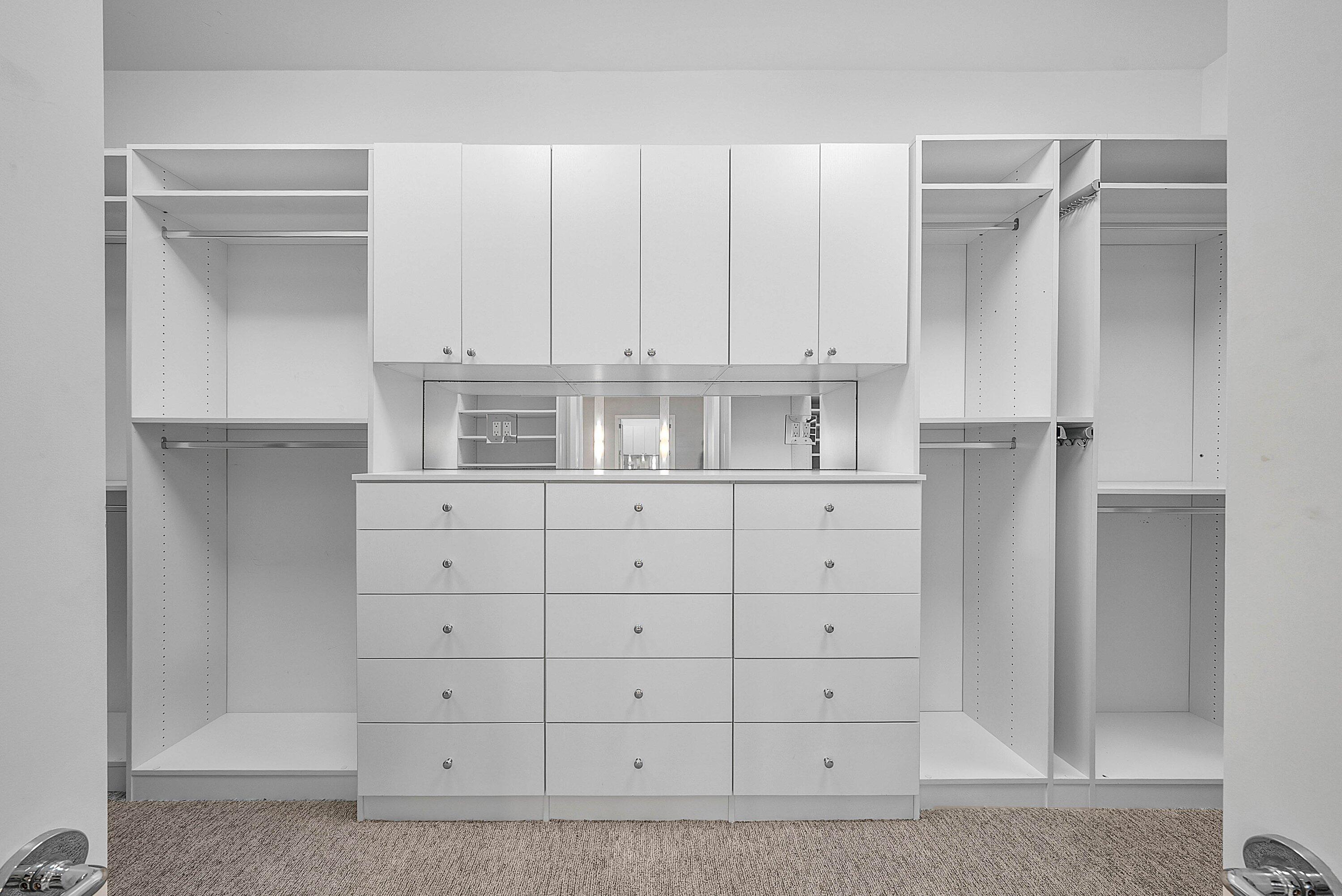 1620 Lands End Road Manalapan, FL 33462 - Photo 22 of 34 a view of cabinets and window