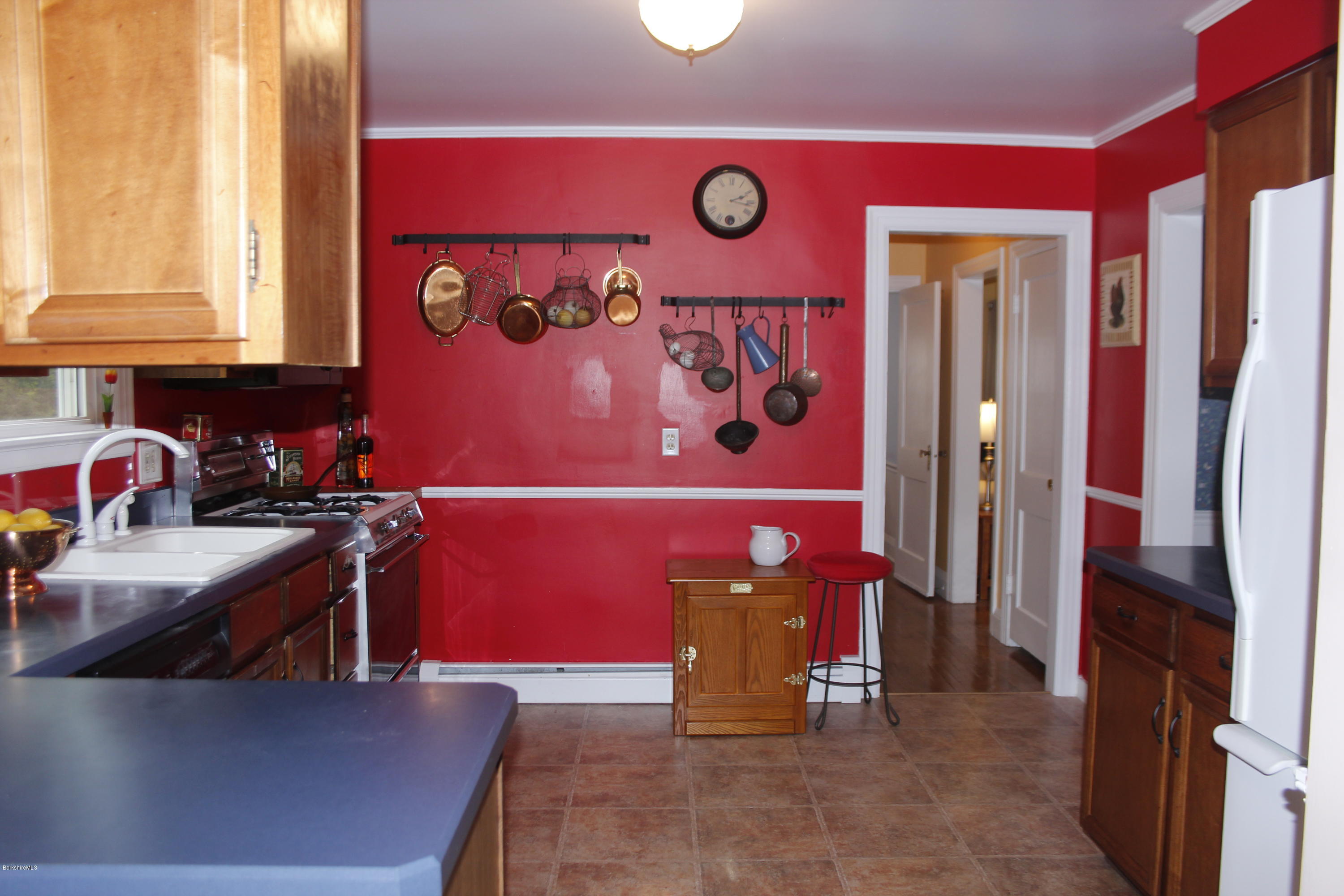 216 Eleanor Road Pittsfield, MA 01201 - Photo 8 of 20 _MG_0376