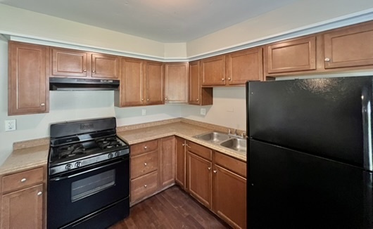 829 Princeton Avenue Matteson, IL 60443 - Photo 8 of 20 a kitchen with granite countertop stainless steel appliances and wooden cabinets