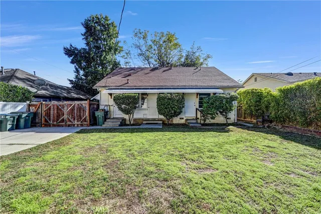 a view of a house with garden and yard