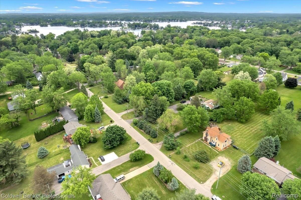 805 Hemingway Road Lake Orion, MI 48362 - Photo 34 of 37 06-DJI_0375.jpg