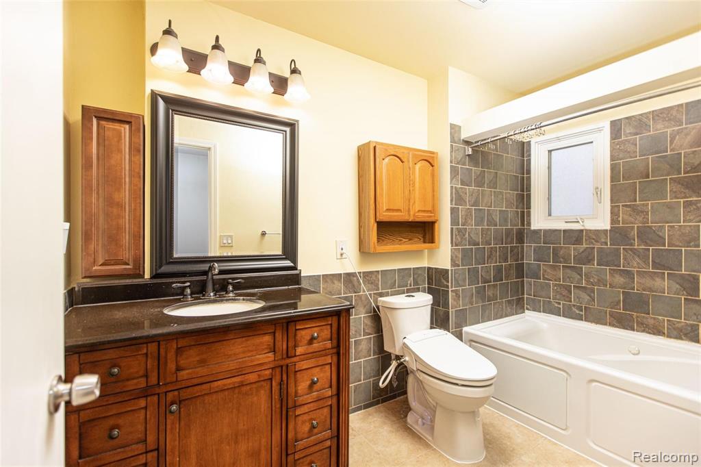 1197 Whispering Knoll Lane Rochester Hills, MI 48306 - Photo 13 of 24