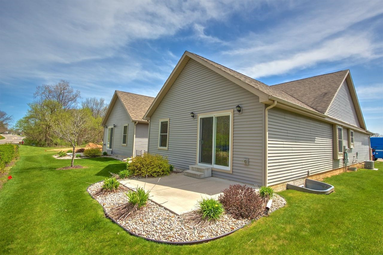 669 Ridge Lane Tecumseh, MI 49286 - Photo 2 of 10 Photo 2