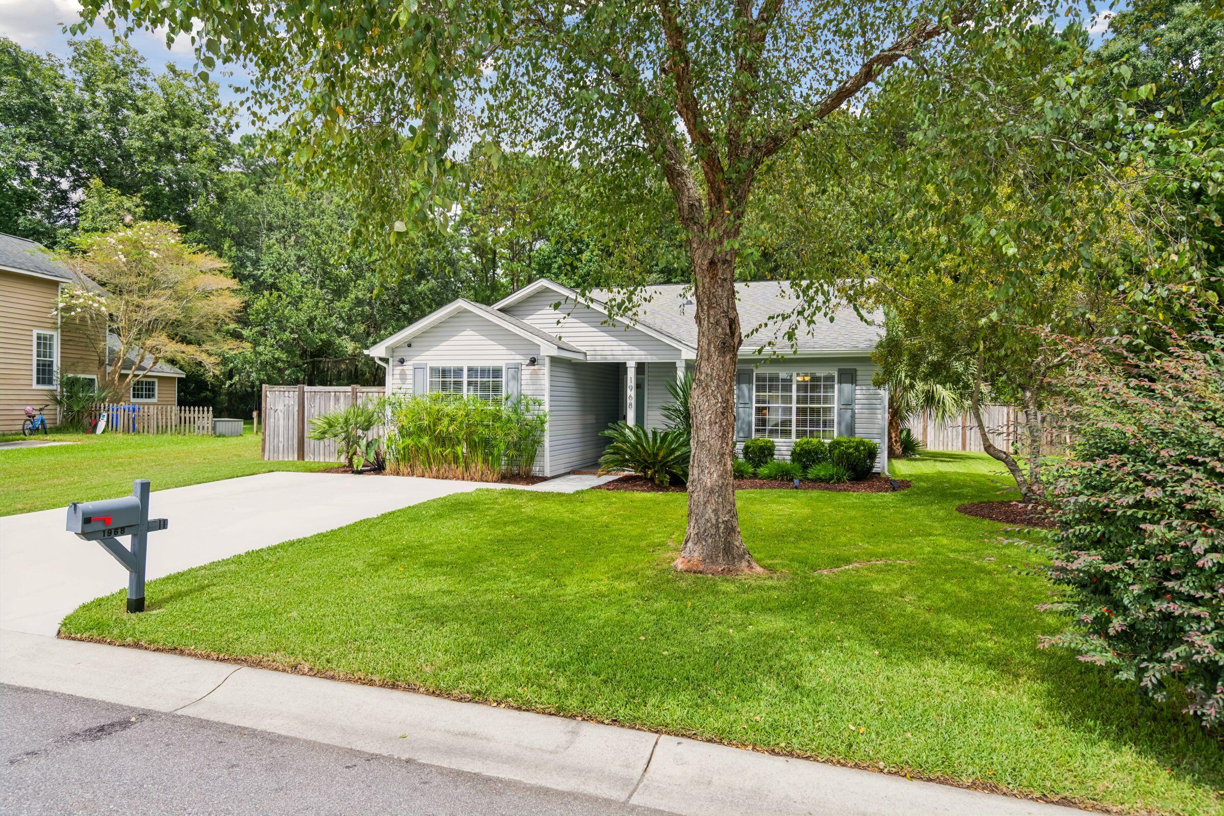 1968 Davant Circle Mount Pleasant, SC 29464 - Photo 2 of 32 1968DavantCir-KeenEyeMarketing-002