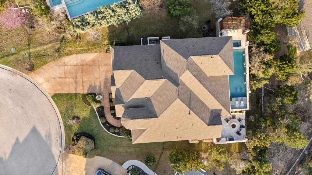 207 San Siro Cove Austin, TX 78738 - Photo 36 of 40 The perfect cul-de-sac location for this outdoor oasis.