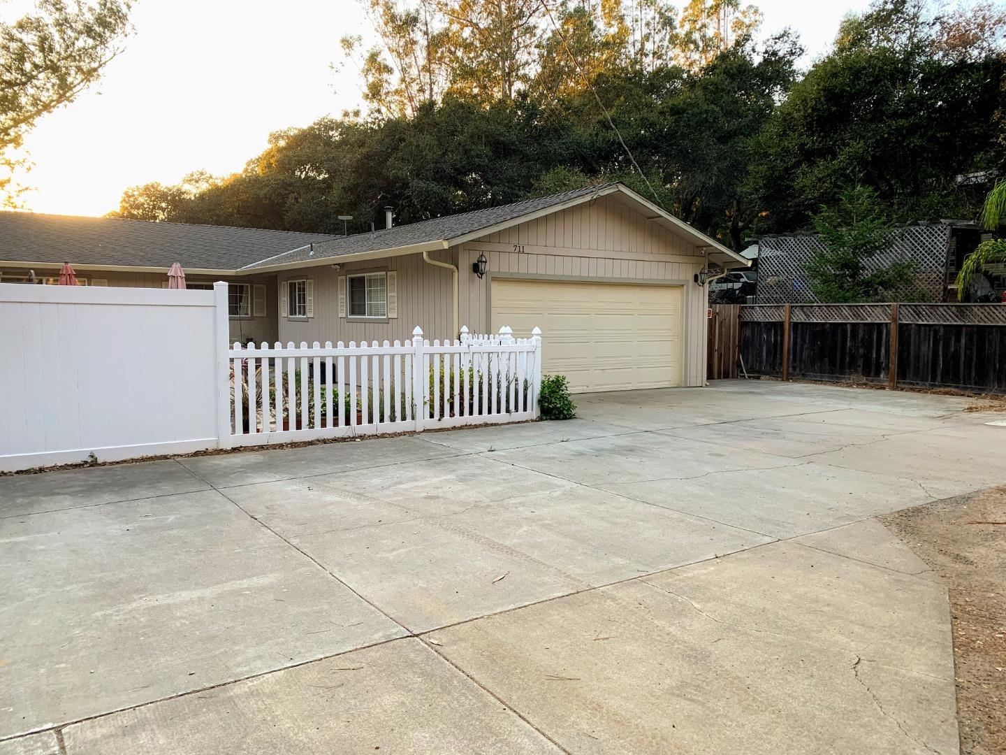 711 Paradise Road Prunedale, CA 93907 - Photo 6 of 24 Gallery Image 6