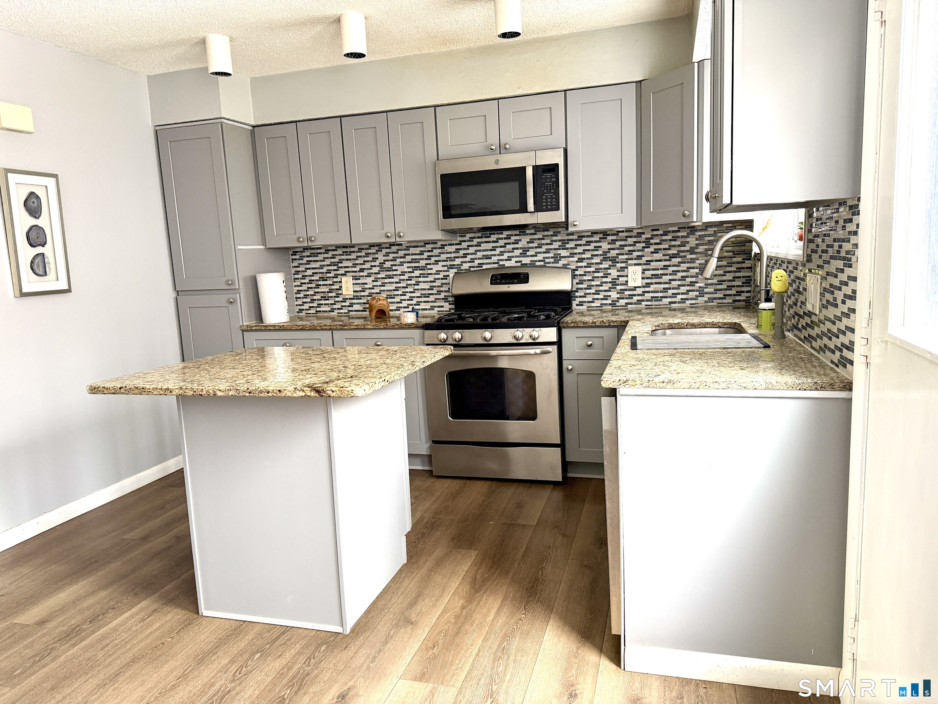 91 Hampton Park, Unit 91 Branford, CT 06405 - Photo 5 of 15