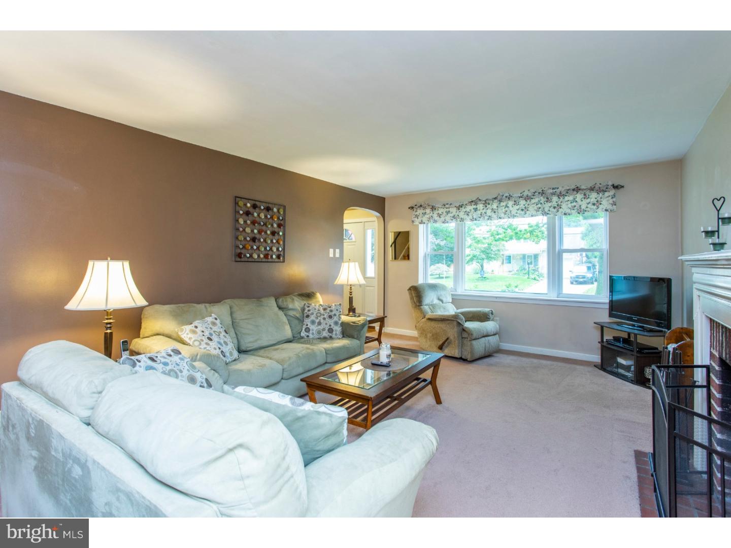 619 Croyden Road Cheltenham, PA 19012 - Photo 2 of 25 Living Room