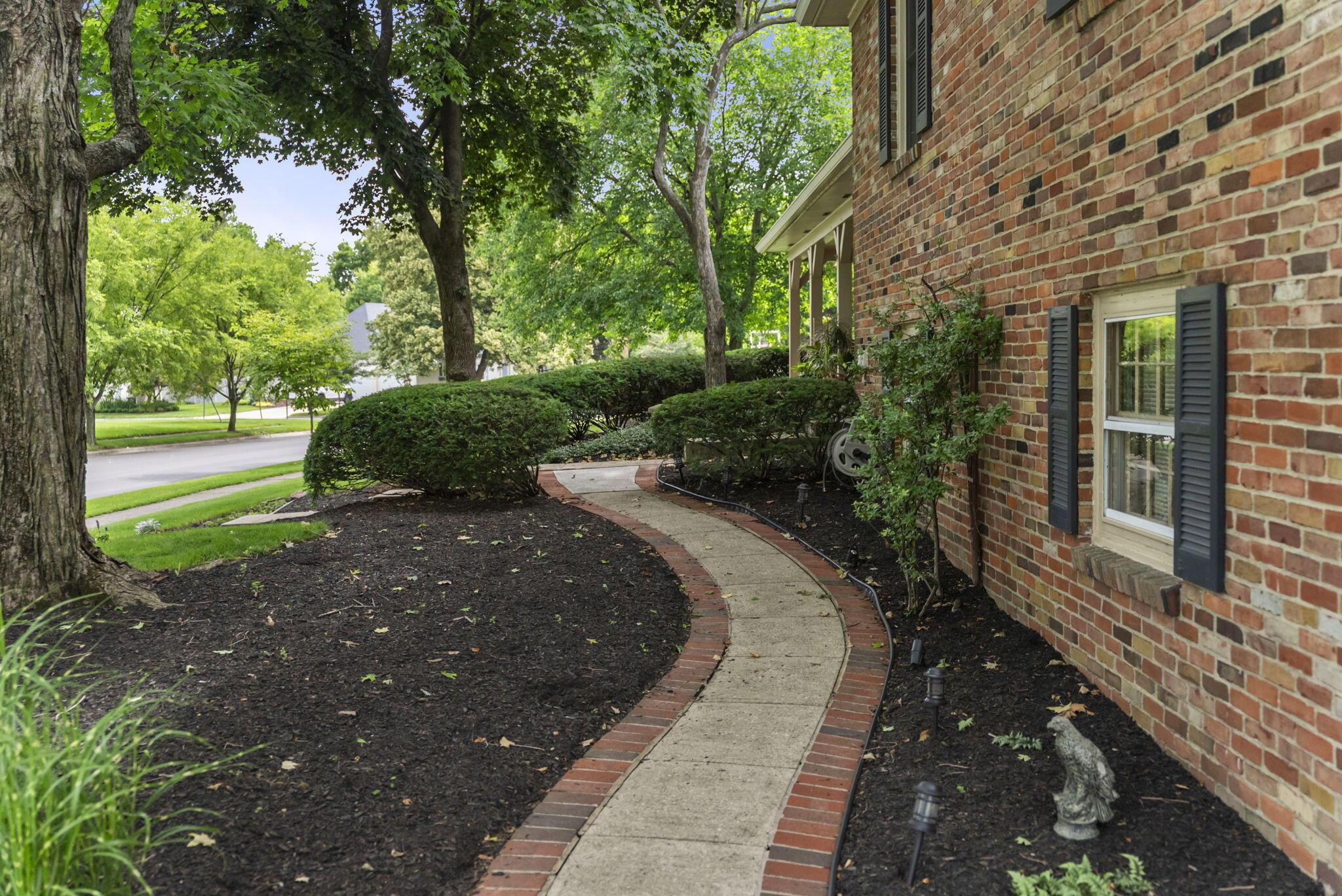 2315 Haverford Road Columbus, OH 43220 - Photo 6 of 99