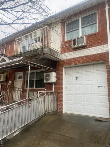 $899,000 | 15818 85th Avenue | Jamaica Hills