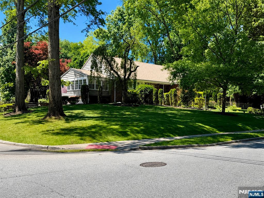 72 Foster Road Tenafly, NJ 07670 - Photo 4 of 22 Gallery Image 4