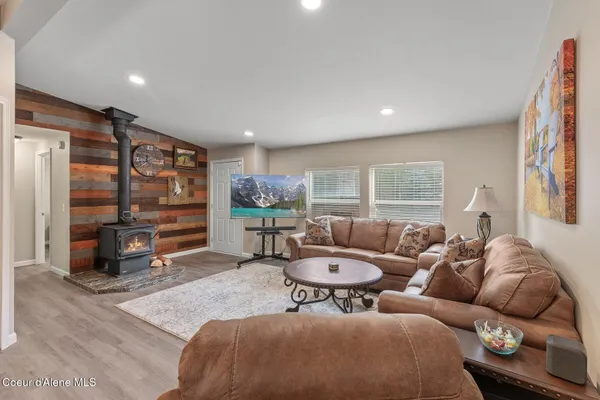 $588,700 | 33 Torrens Trail, Spirit Lake, ID 83869