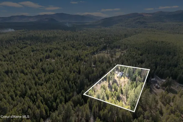 $588,700 | 33 Torrens Trail, Spirit Lake, ID 83869