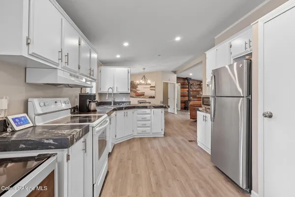 $588,700 | 33 Torrens Trail, Spirit Lake, ID 83869