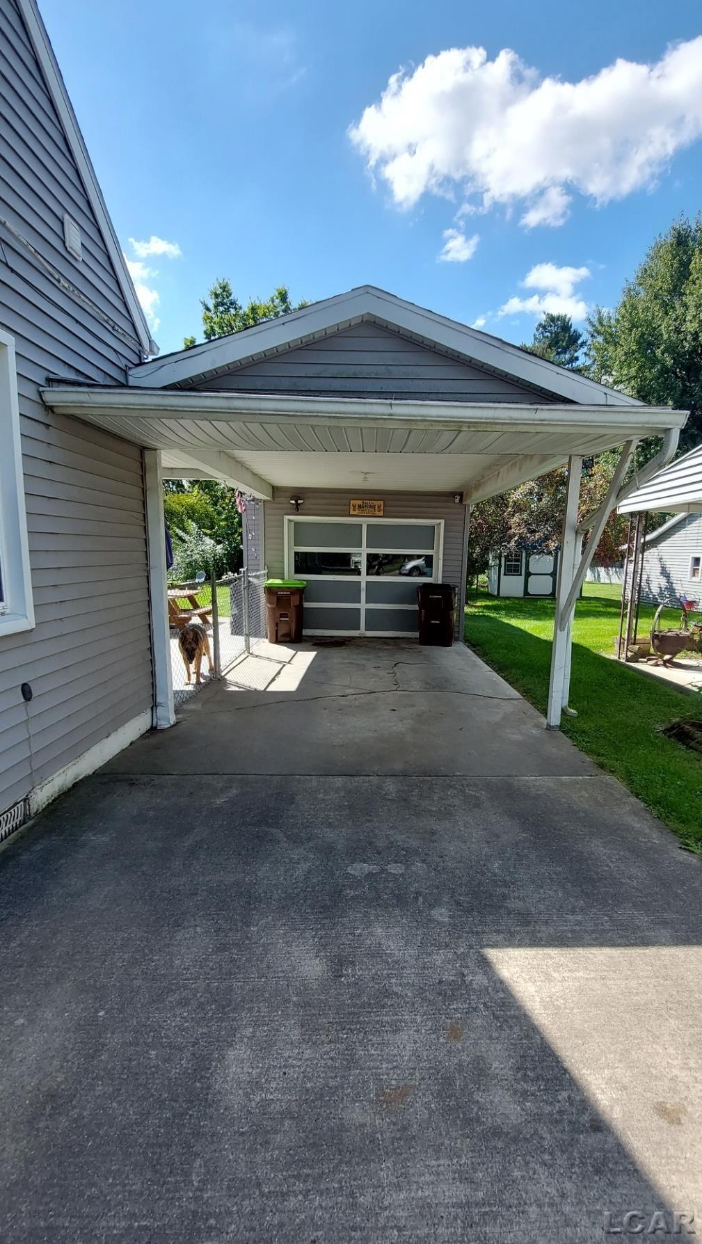 541 Riverside Avenue Adrian, MI 49221 - Photo 4 of 51 50122098-3.JPG