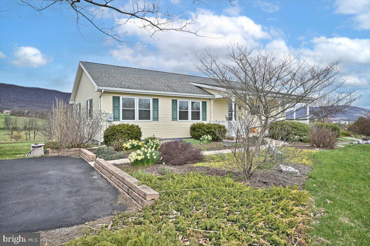 673 North Middle Road Newville, PA 17241 - Photo 3 of 36