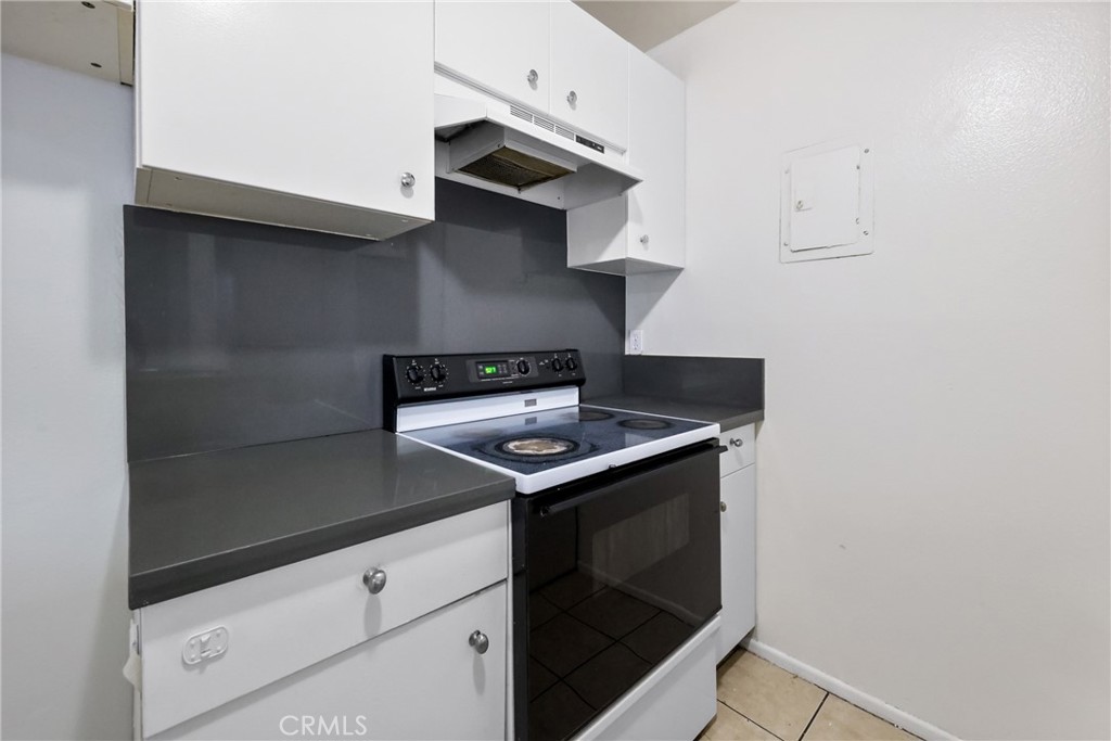 2521 West Sunflower Avenue, Unit R1 Santa Ana, CA 92704 - Photo 15 of 38 a stove top oven sitting inside of a kitchen