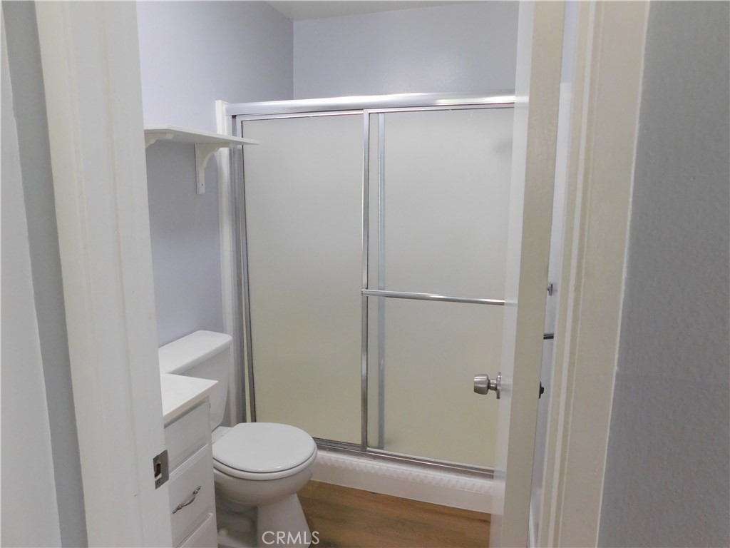2521 West Sunflower Avenue, Unit R1 Santa Ana, CA 92704 - Photo 20 of 38 Primary Bathroom