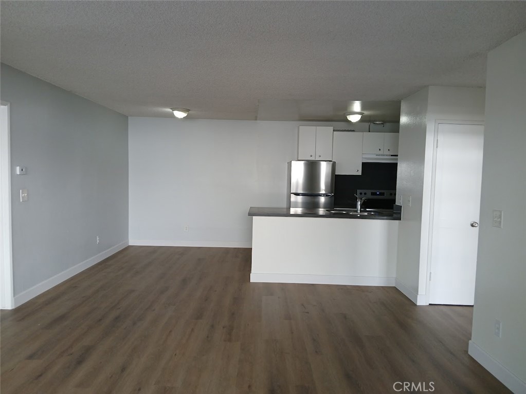 2521 West Sunflower Avenue, Unit R1 Santa Ana, CA 92704 - Photo 5 of 38