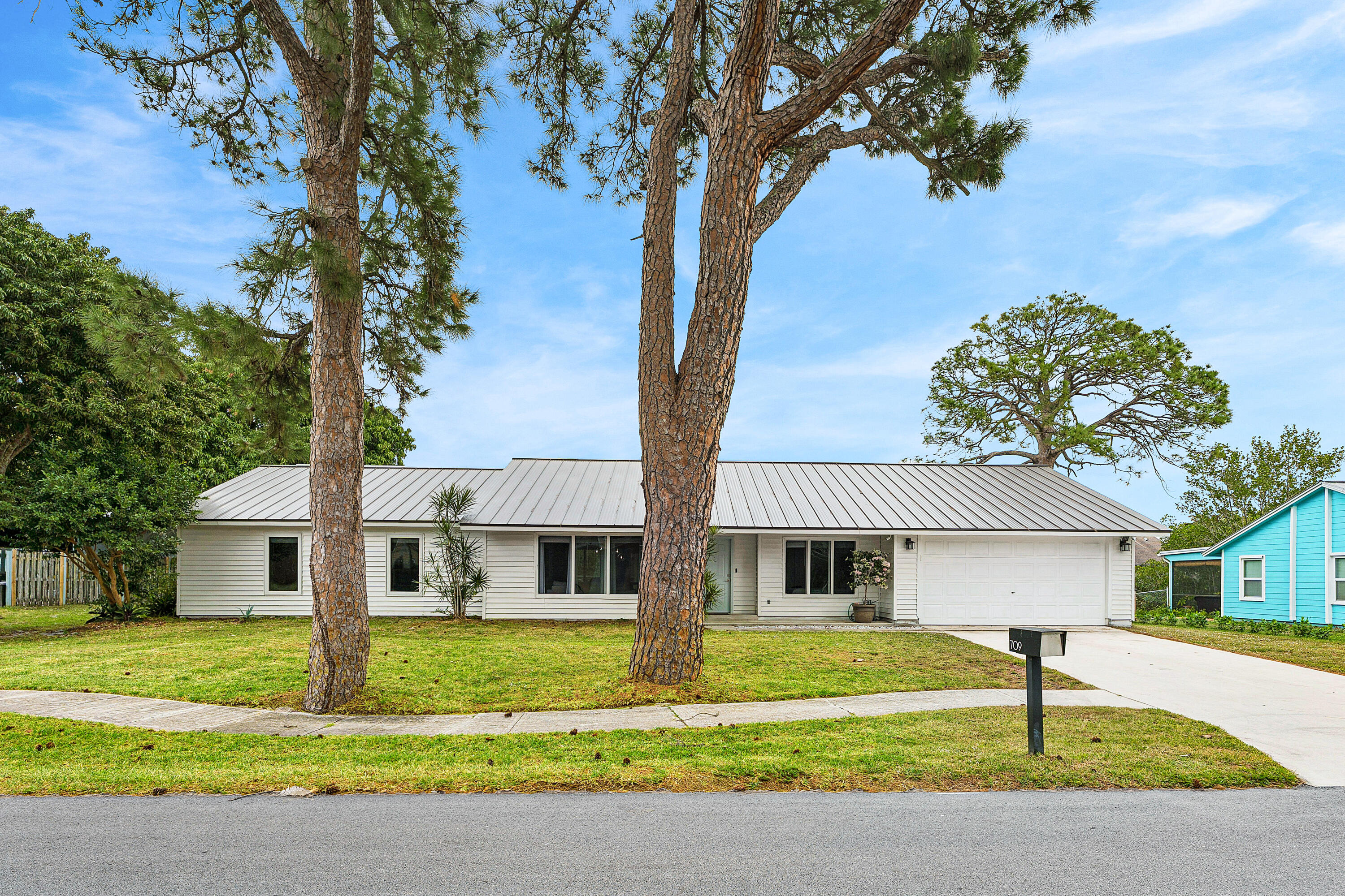 709 Warren Drive Jupiter, FL 33458 - Photo 3 of 57 001-709WarrenDrive-Jupiter-FL-33458-FULL