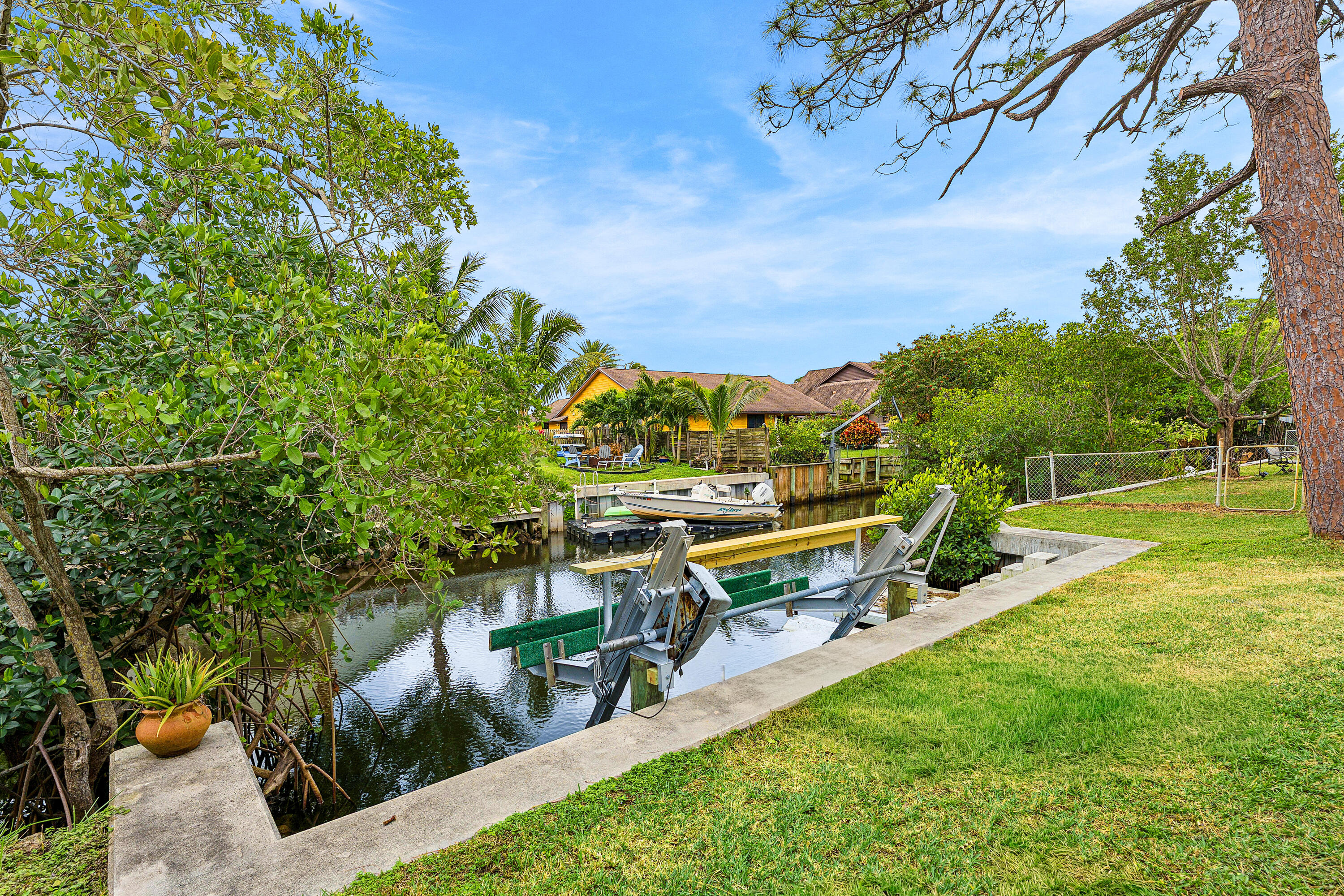 709 Warren Drive Jupiter, FL 33458 - Photo 39 of 57 boat lift