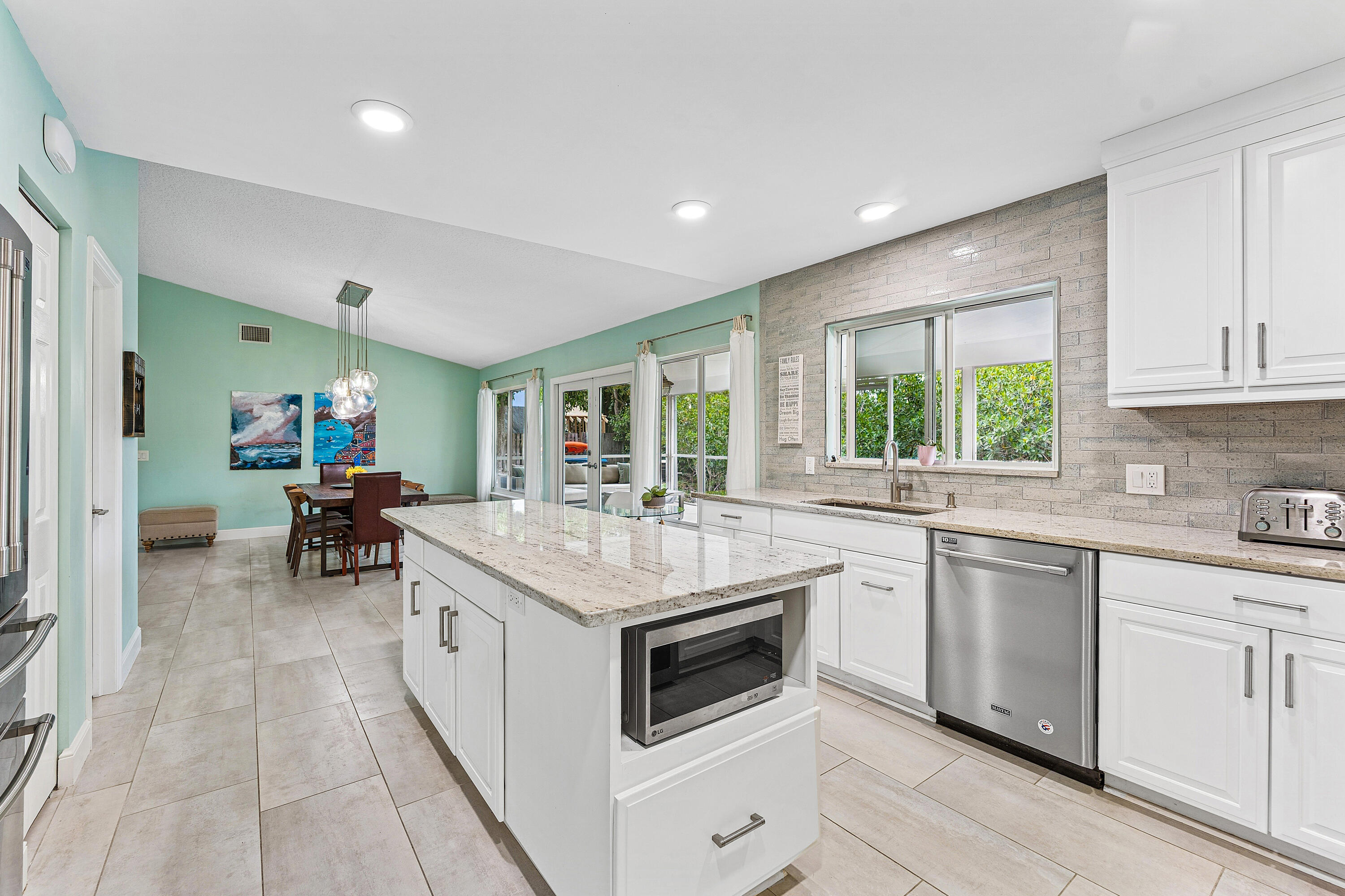 709 Warren Drive Jupiter, FL 33458 - Photo 7 of 57 007-709WarrenDrive-Jupiter-FL-33458-FULL