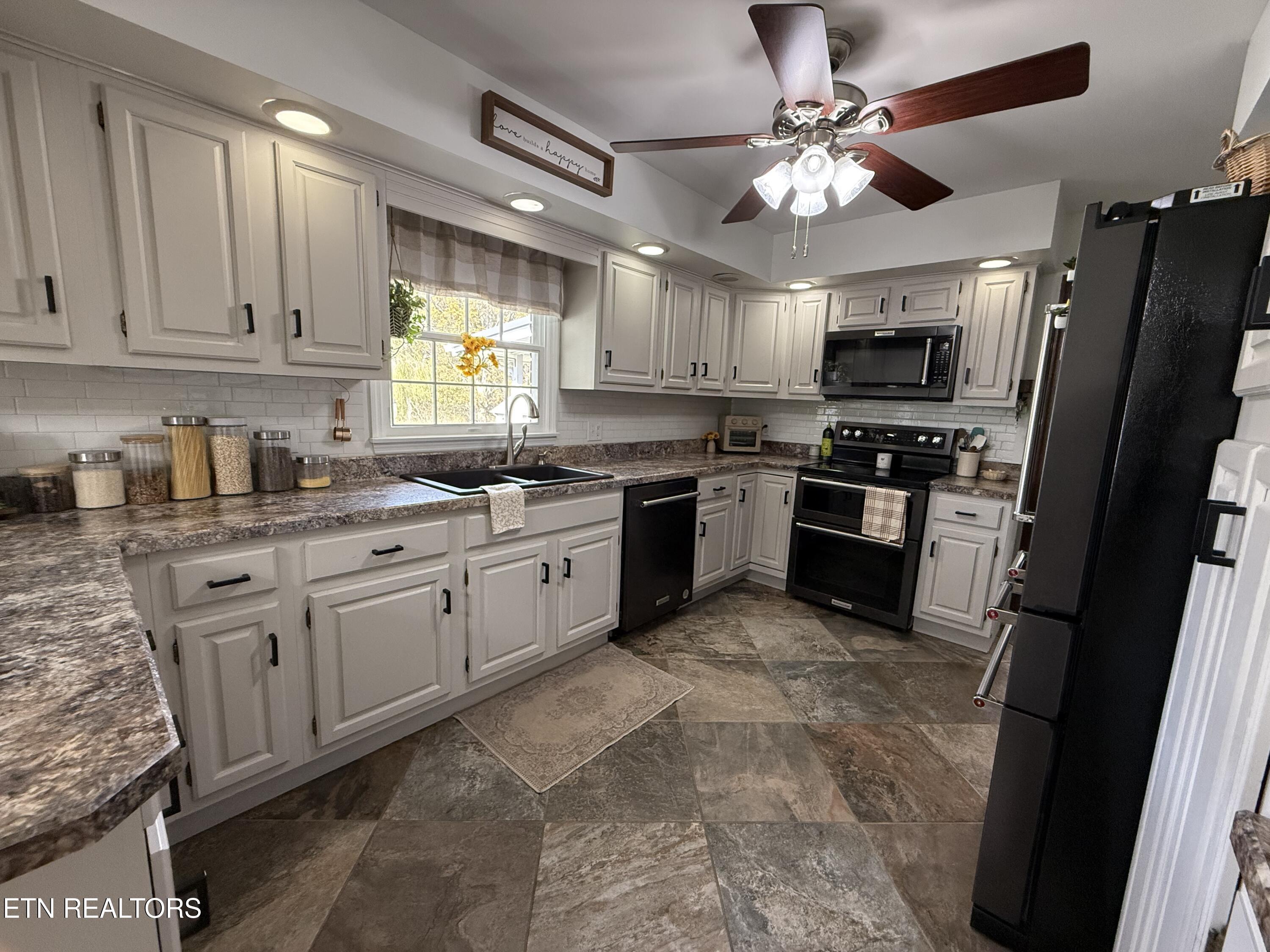 20201 Wilderness Road Rose Hill, VA 24281 - Photo 27 of 47 IMG_2256