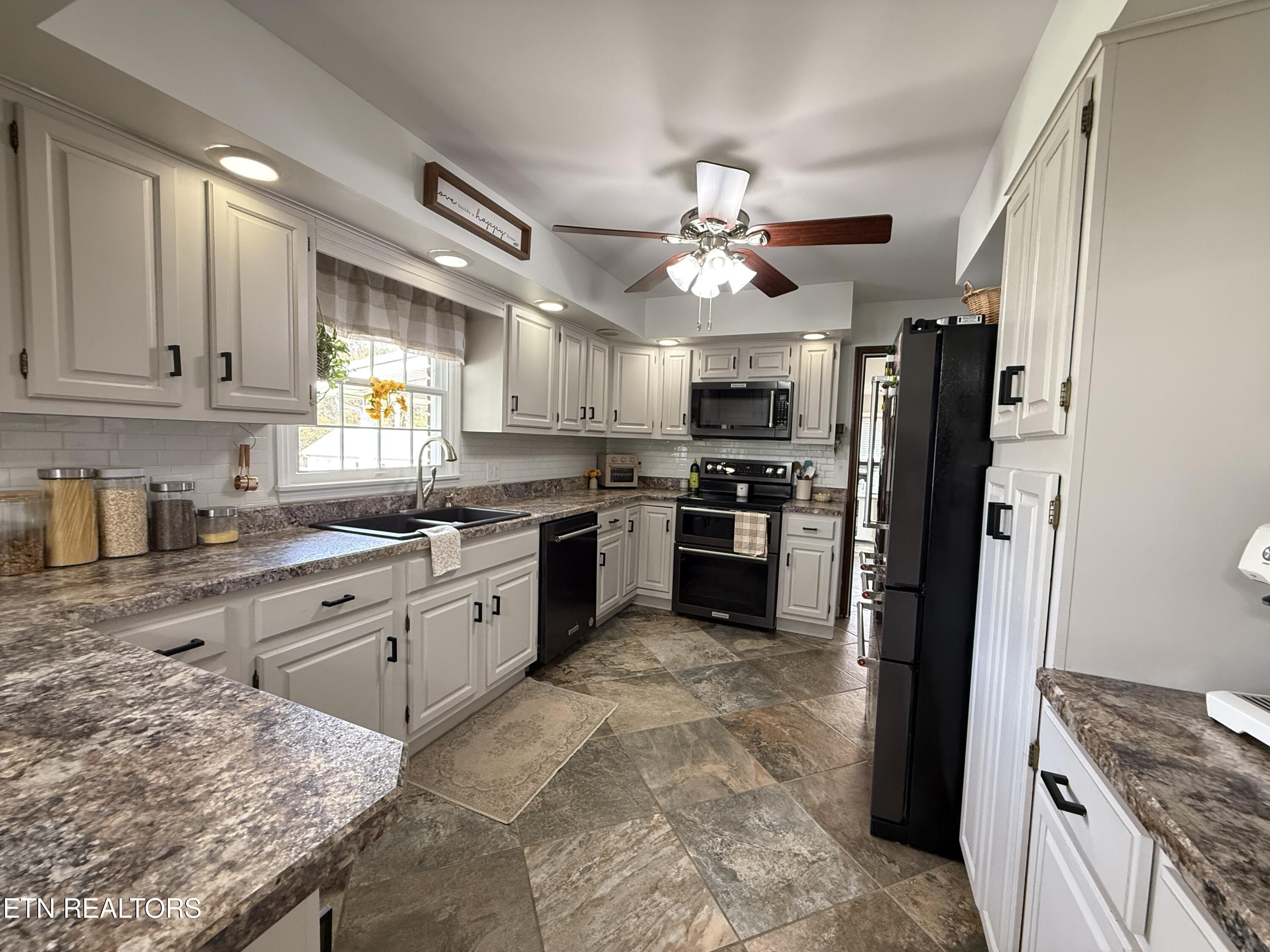 20201 Wilderness Road Rose Hill, VA 24281 - Photo 28 of 47 IMG_2254