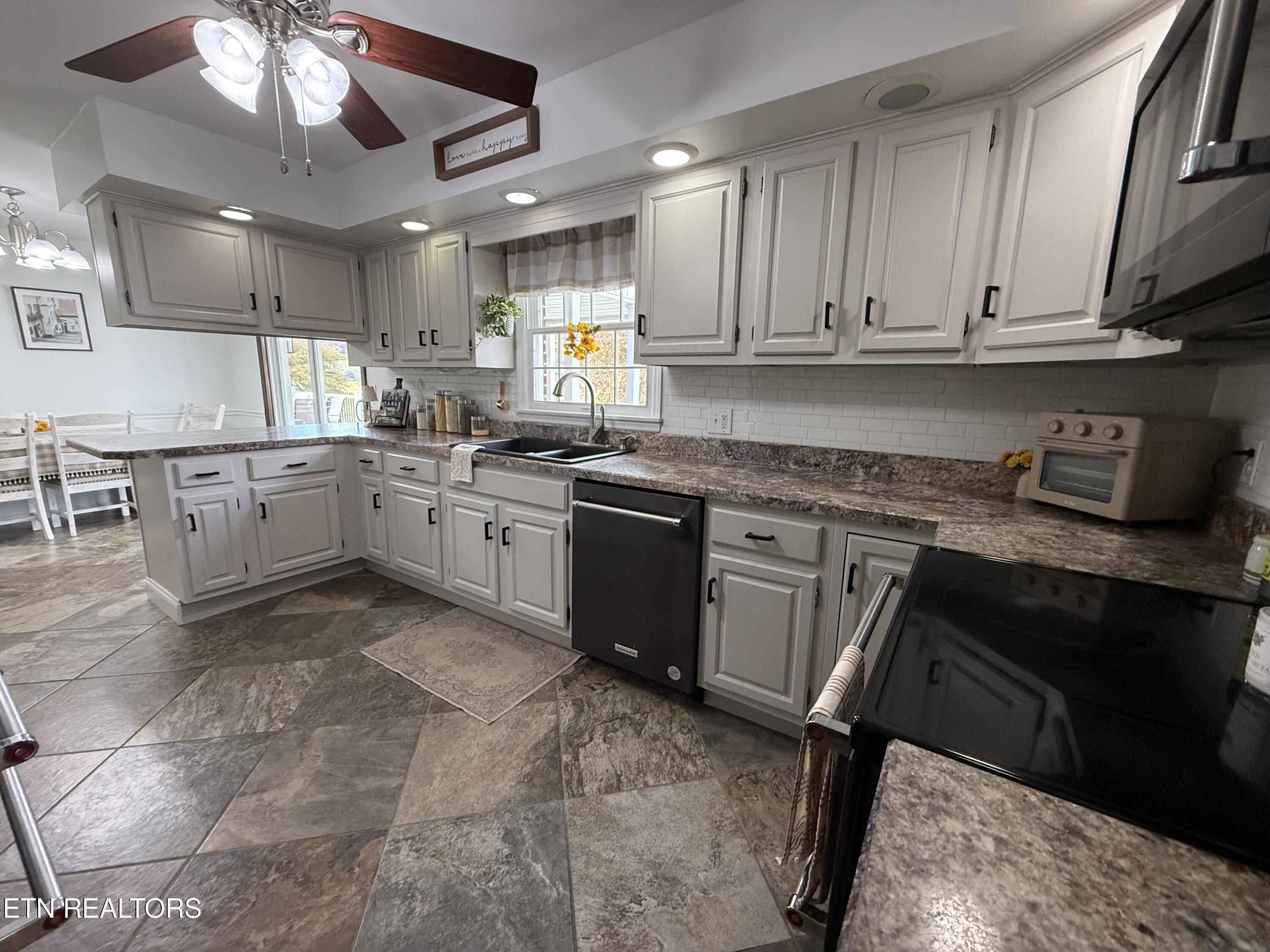 20201 Wilderness Road Rose Hill, VA 24281 - Photo 29 of 47 IMG_2257