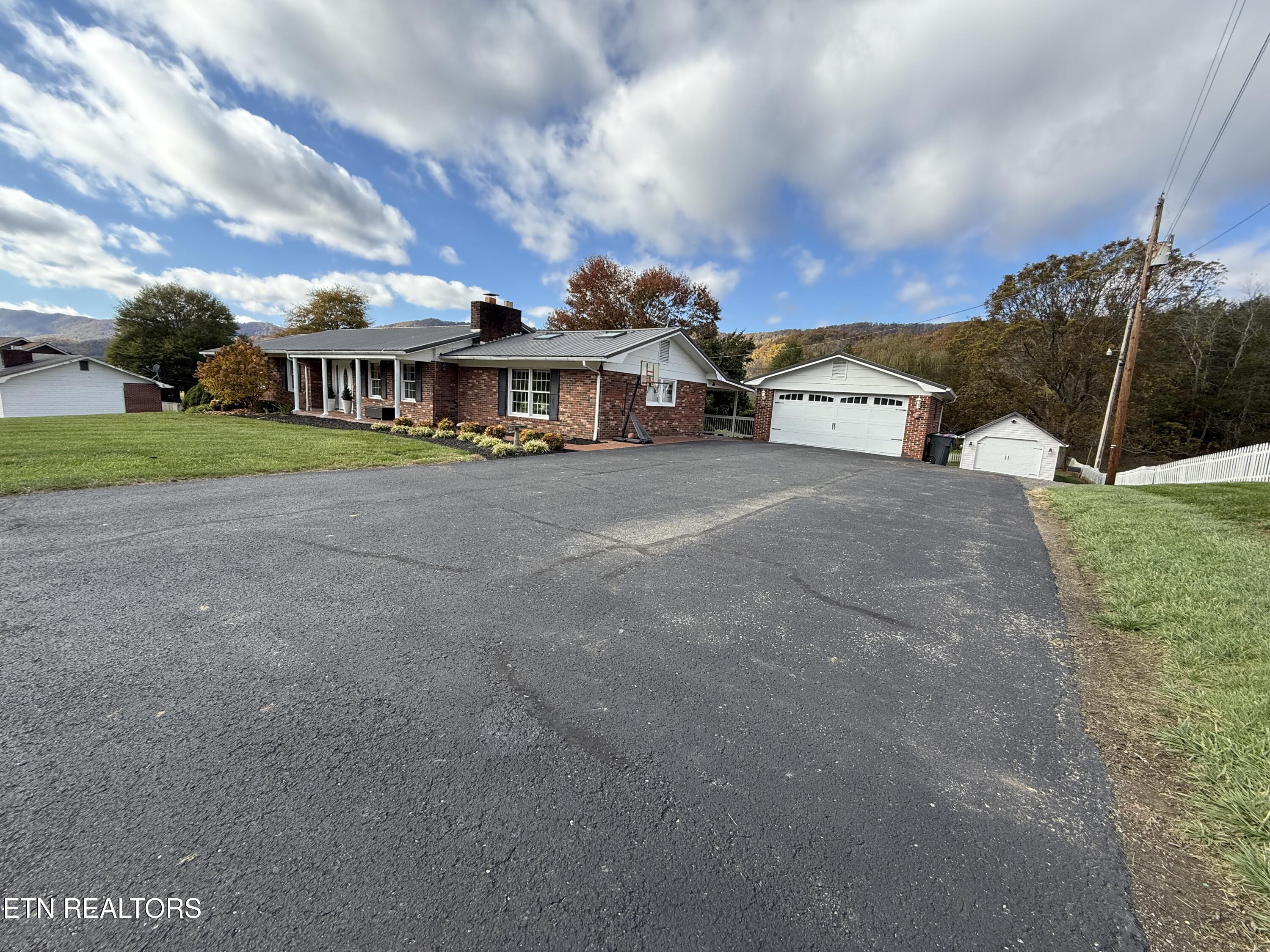 20201 Wilderness Road Rose Hill, VA 24281 - Photo 5 of 47 IMG_2328