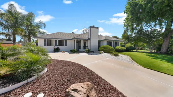 $405,000 | 2323 East Hillcrest Avenue, Visalia, CA 93292