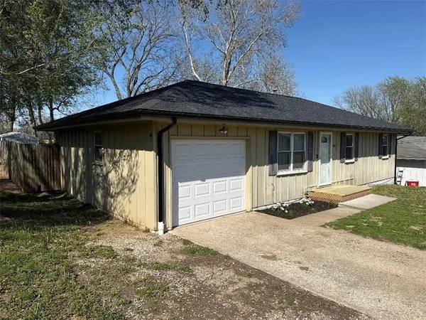 $199,900 | 2802 Franklin Avenue, Lexington, MO 64067