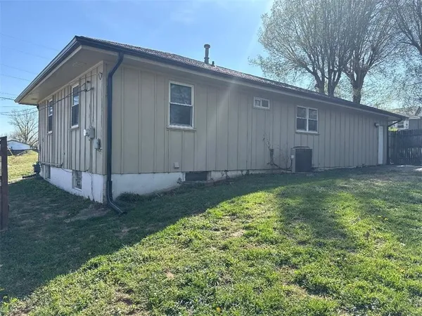 $199,900 | 2802 Franklin Avenue, Lexington, MO 64067