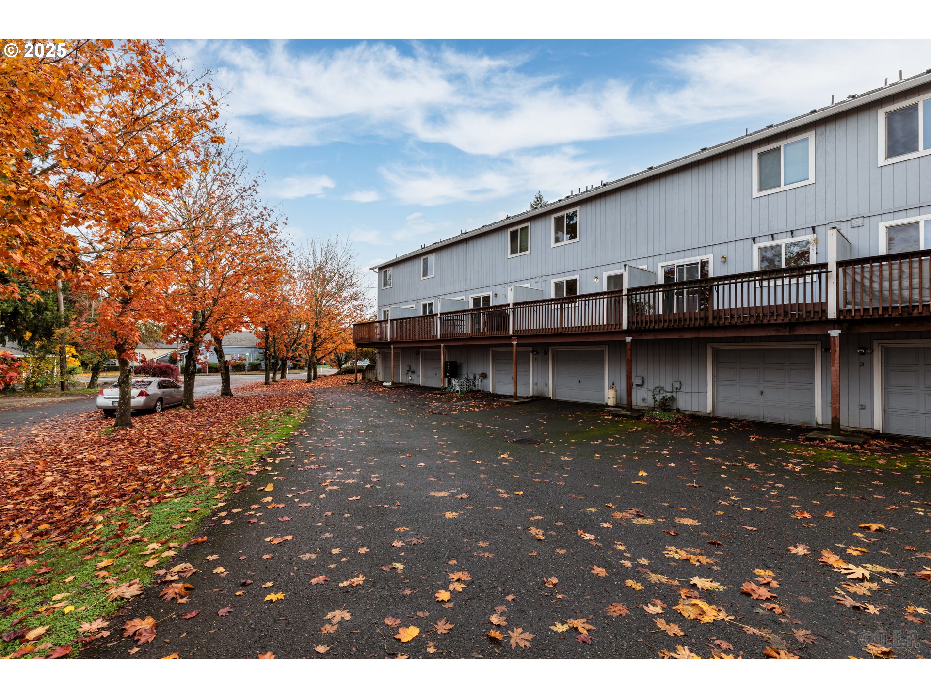 6621 North Columbia Way, Unit 4 Portland, OR 97203 - Photo 17 of 22 a roof view