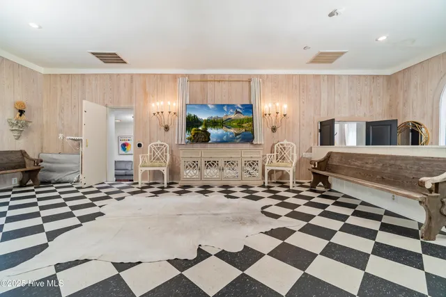 $939,000 | 1300 Evans Street, Morehead City, NC 28557