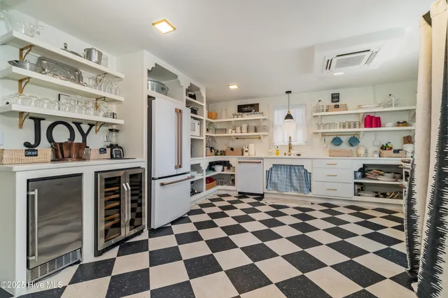 $939,000 | 1300 Evans Street, Morehead City, NC 28557